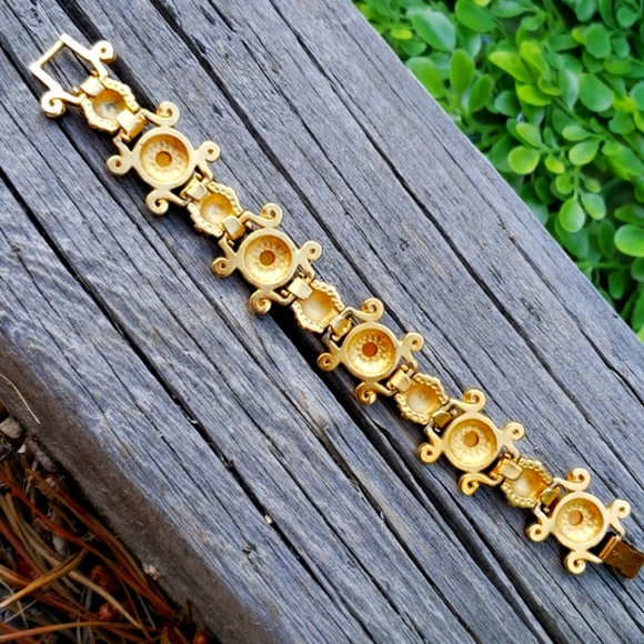 Trifari - Picture 13 of 14